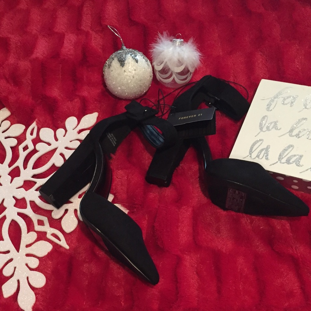 NWT Forever 21 Heels